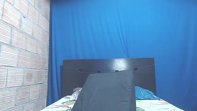 Snapshot of isabella_dirty69 chatting on December 17, 3:06 am isabella dirty69 online show from December 17, 3:06 am