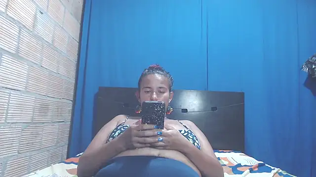 Snapshot of isabella_dirty69 chatting on February 2, 5:32 am isabella dirty69 online show from February 2, 5:32 am