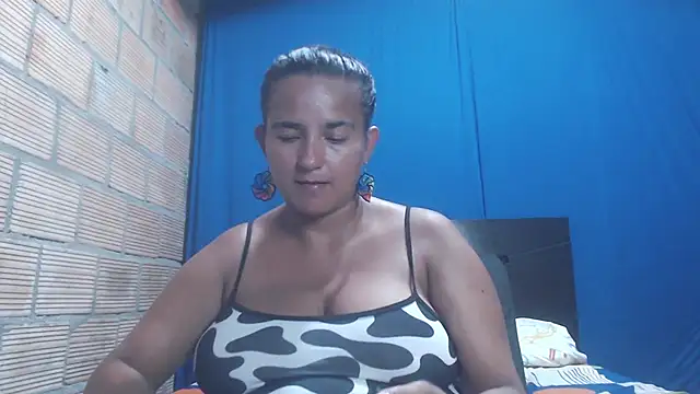 Snapshot of isabella_dirty69 chatting on February 20, 7:23 am isabella dirty69 online show from February 20, 7:23 am