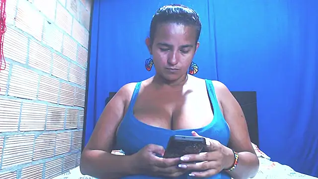 Snapshot of isabella_dirty69 chatting on February 27, 3:14 am isabella dirty69 online show from February 27, 3:14 am