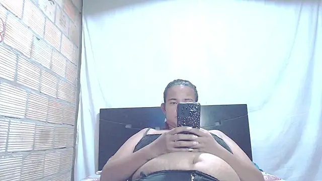 Snapshot of isabella_dirty69 chatting on March 19, 6:03 am isabella dirty69 online show from March 19, 6:03 am