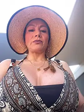 angelitasexy81 online show from April 28, 1:38 pm