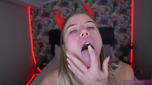 Snapshot of Sexy_Ira chatting on October 11, 6:23 am Sexy Ira online show from October 11, 6:23 am