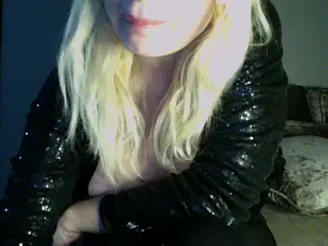 Snapshot of Lisavontease chatting on February 2, 9:19 am Lisavontease online show from February 2, 9:19 am