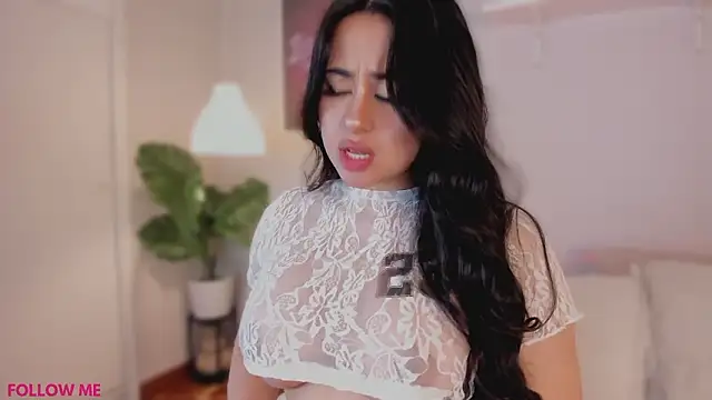 Snapshot of Queen_liana chatting on March 17, 6:39 am Queen liana online show from March 17, 6:39 am