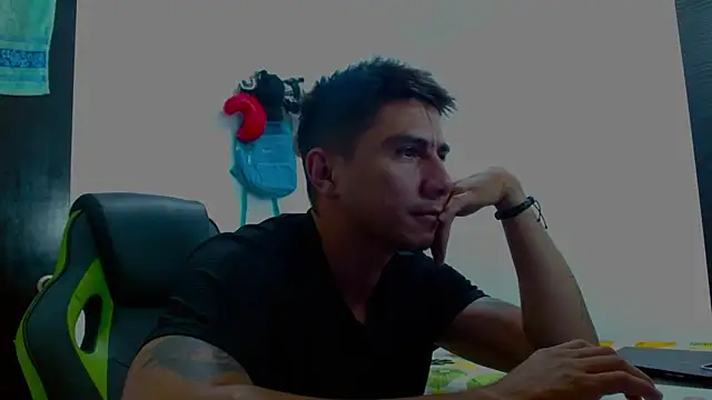 Snapshot of jimmy_scoot chatting on March 29, 2:11 am jimmy scoot online show from March 29, 2:11 am