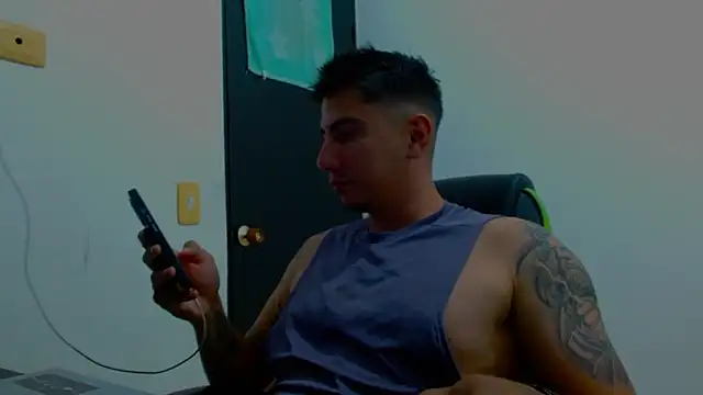 Snapshot of jimmy_scoot chatting on April 5, 5:32 pm jimmy scoot online show from April 5, 5:32 pm