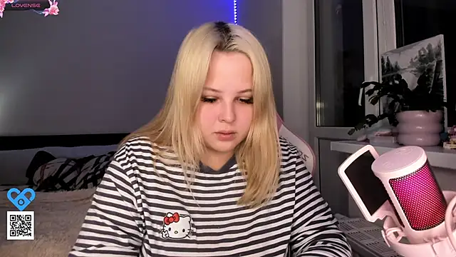 Snapshot of B_Ratz chatting on October 5, 1:26 am B Ratz online show from October 5, 1:26 am