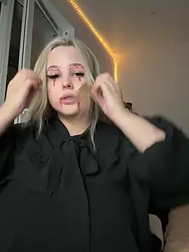 Snapshot of B_Ratz chatting on October 31, 9:16 pm B Ratz online show from October 31, 9:16 pm