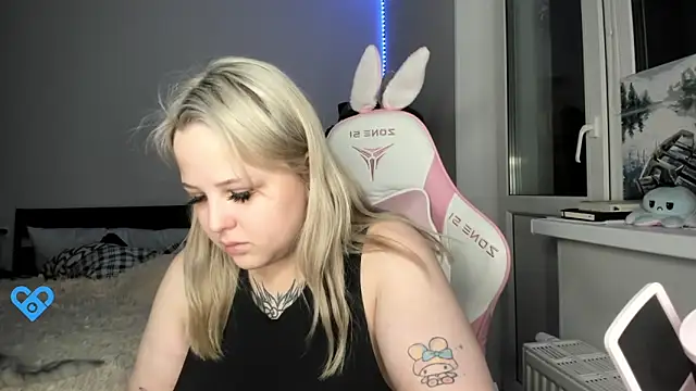 Snapshot of B_Ratz chatting on November 2, 7:05 pm B Ratz online show from November 2, 7:05 pm