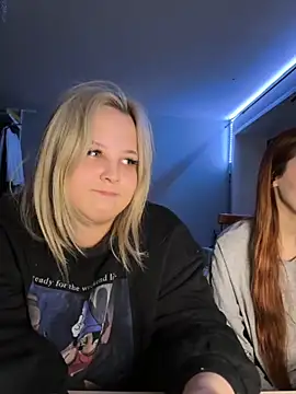 Snapshot of B_Ratz chatting on November 12, 8:19 pm B Ratz online show from November 12, 8:19 pm