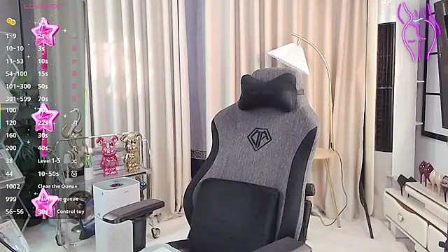 Judy0523 online show from October 18, 2:58 am