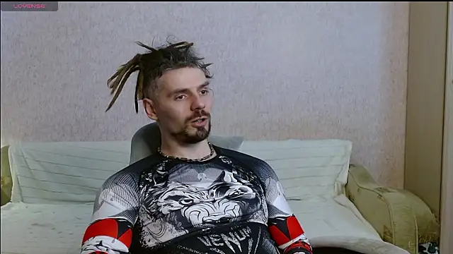 Aestheticguy101 online show from March 25, 2:34 pm