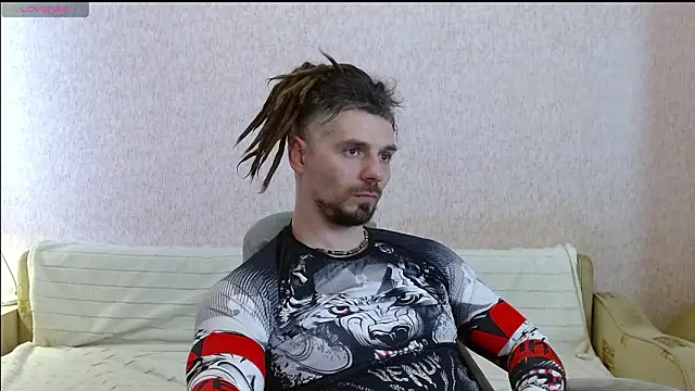 Aestheticguy101 online show from March 27, 8:20 am