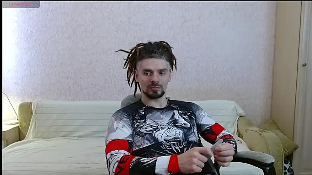 Aestheticguy101 online show from March 28, 8:47 am