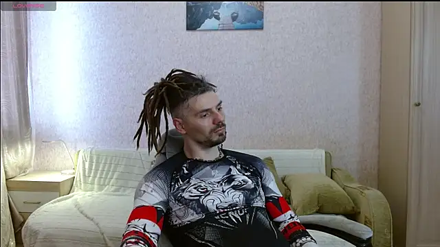 Aestheticguy101 online show from April 2, 9:07 am