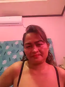 Snapshot of hotmommm4you chatting on October 4, 6:22 am hotmommm4you online show from October 4, 6:22 am
