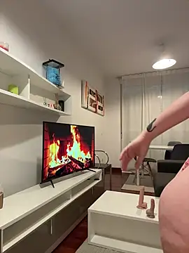 redheaddoll22 online show from December 2, 8:19 am