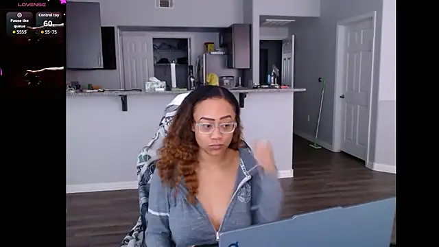 RylHoneyy online show from June 17, 7:48 pm
