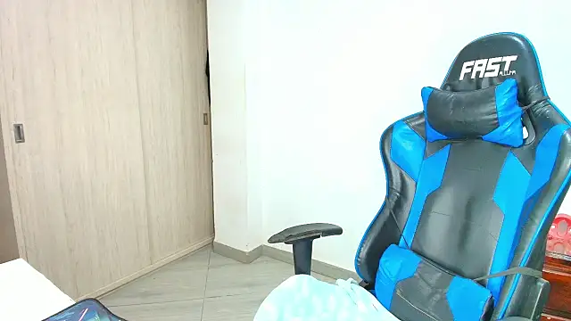 sophiax-x online show from September 19, 11:00 am