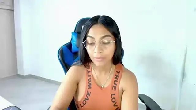 Snapshot of sophiax-x chatting on February 17, 11:18 am sophiax-x online show from February 17, 11:18 am