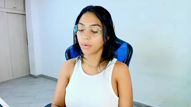 Snapshot of sophiax-x chatting on March 1, 1:24 pm sophiax-x online show from March 1, 1:24 pm