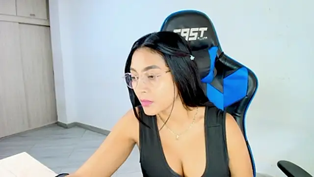 Snapshot of sophiax-x chatting on March 6, 3:08 pm sophiax-x online show from March 6, 3:08 pm