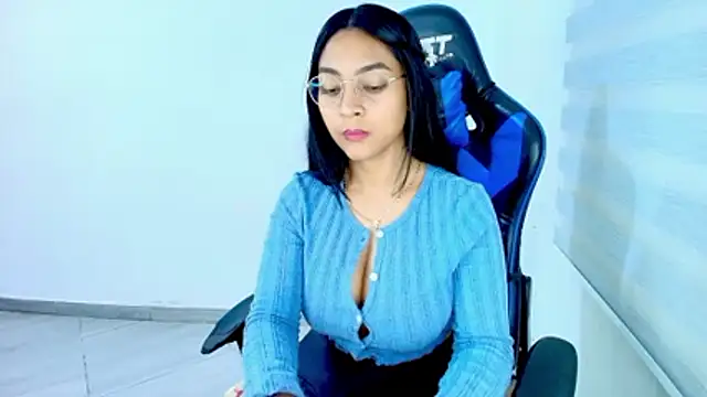 Snapshot of sophiax-x chatting on April 16, 11:51 pm sophiax-x online show from April 16, 11:51 pm