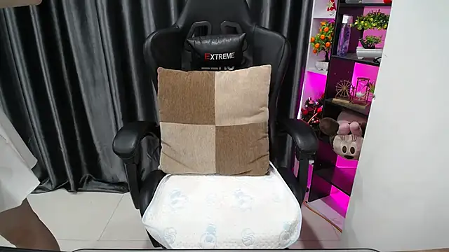 Snapshot of Yuki-yio chatting on September 19, 1:18 am Yuki-yio online show from September 19, 1:18 am