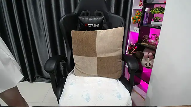 Snapshot of Yuki-yio chatting on September 24, 1:20 am Yuki-yio online show from September 24, 1:20 am