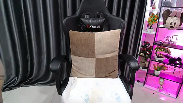 Snapshot of Yuki-yio chatting on October 9, 1:14 am Yuki-yio online show from October 9, 1:14 am