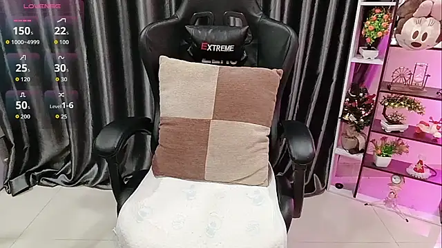 Snapshot of Yuki-yio chatting on October 20, 1:17 am Yuki-yio online show from October 20, 1:17 am