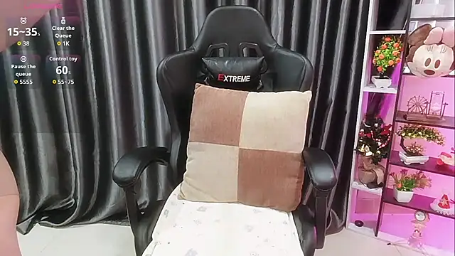 Snapshot of Yuki-yio chatting on October 26, 12:49 am Yuki-yio online show from October 26, 12:49 am