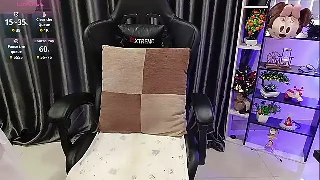 Snapshot of Yuki-yio chatting on October 28, 1:20 am Yuki-yio online show from October 28, 1:20 am