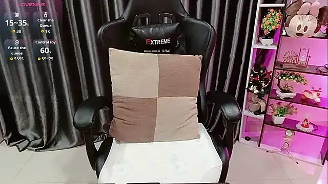 Snapshot of Yuki-yio chatting on November 1, 1:18 am Yuki-yio online show from November 1, 1:18 am