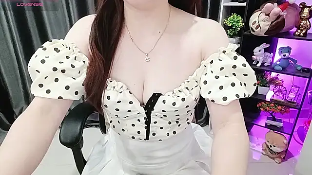 Snapshot of Yuki-yio chatting on June 23, 1:36 am Yuki-yio online show from June 23, 1:36 am
