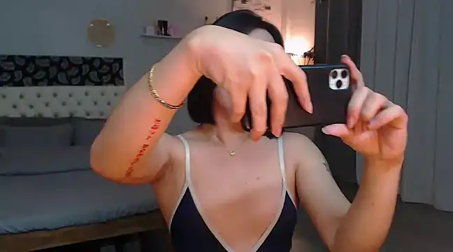 Snapshot of Sexysafarahh chatting on February 12, 3:18 am Sexysafarahh online show from February 12, 3:18 am