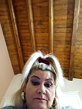 Snapshot of CRHYSTEL chatting on December 29, 2:21 pm CRHYSTEL online show from December 29, 2:21 pm