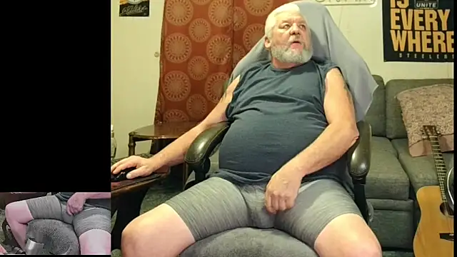 Snapshot of countrydomdaddy chatting on December 30, 12:43 am countrydomdaddy online show from December 30, 12:43 am