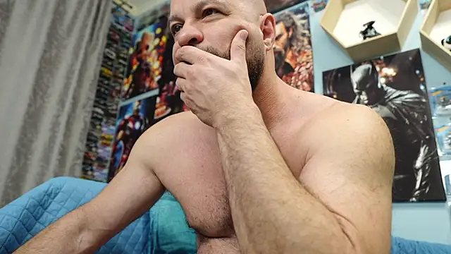 Snapshot of Muscle_Bear chatting on October 31, 5:41 am Muscle Bear online show from October 31, 5:41 am