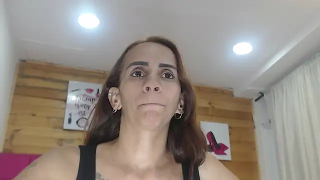 Snapshot of Amber_Moore chatting on October 16, 11:50 pm Amber Moore online show from October 16, 11:50 pm