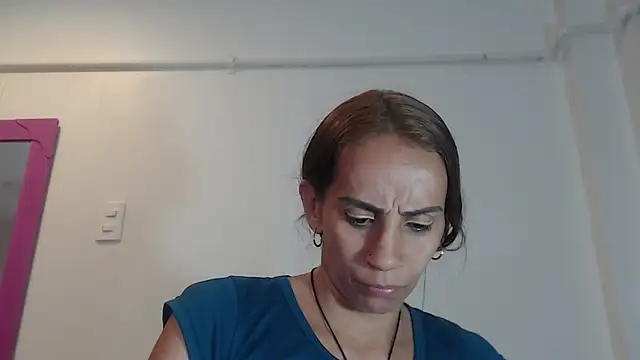 Snapshot of Amber_Moore chatting on October 23, 1:38 am Amber Moore online show from October 23, 1:38 am