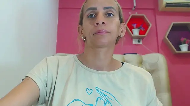 Snapshot of Amber_Moore chatting on February 15, 7:43 pm Amber Moore online show from February 15, 7:43 pm