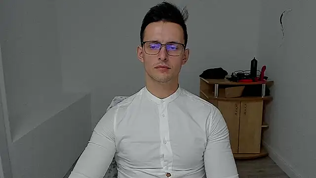 Snapshot of sexxymuscles4u chatting on December 5, 2:55 pm sexxymuscles4u online show from December 5, 2:55 pm