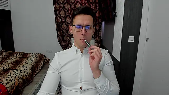Snapshot of sexxymuscles4u chatting on February 20, 8:06 am sexxymuscles4u online show from February 20, 8:06 am