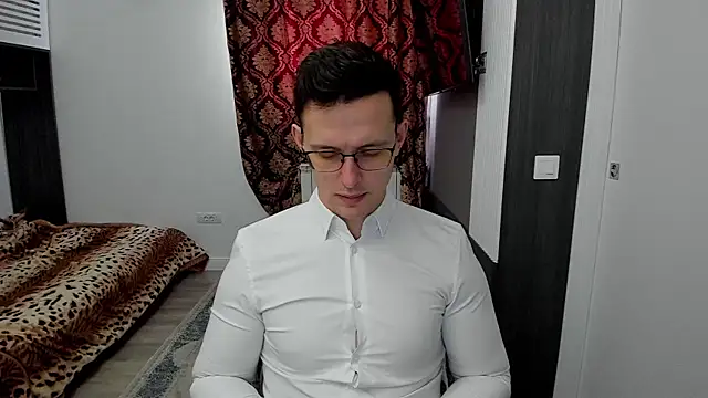 Snapshot of sexxymuscles4u chatting on February 21, 8:40 am sexxymuscles4u online show from February 21, 8:40 am
