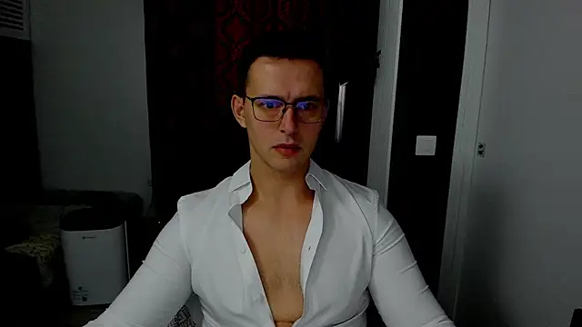 Snapshot of sexxymuscles4u chatting on November 15, 9:28 am sexxymuscles4u online show from November 15, 9:28 am