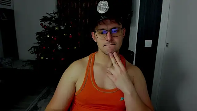 Snapshot of sexxymuscles4u chatting on January 8, 1:35 pm sexxymuscles4u online show from January 8, 1:35 pm