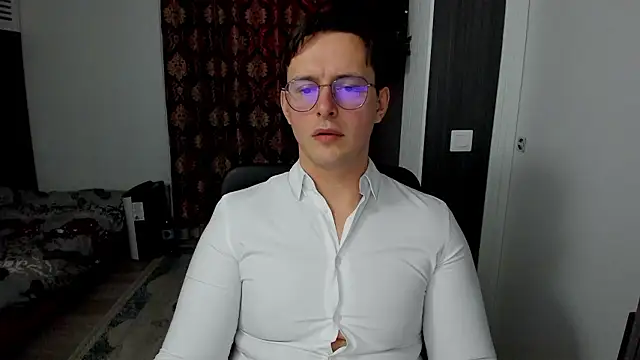 Snapshot of sexxymuscles4u chatting on January 19, 12:42 pm sexxymuscles4u online show from January 19, 12:42 pm