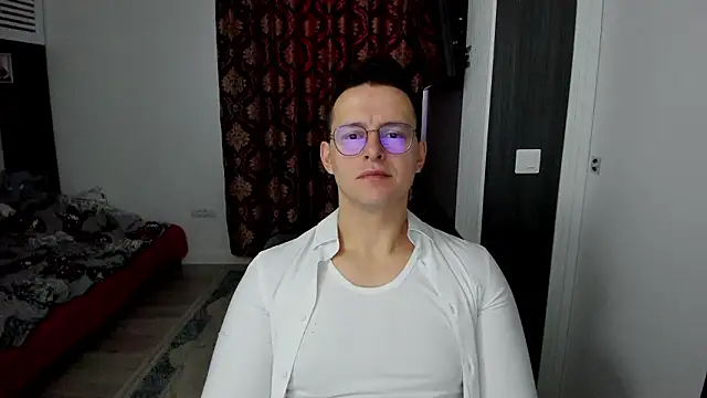 Snapshot of sexxymuscles4u chatting on February 16, 8:32 am sexxymuscles4u online show from February 16, 8:32 am